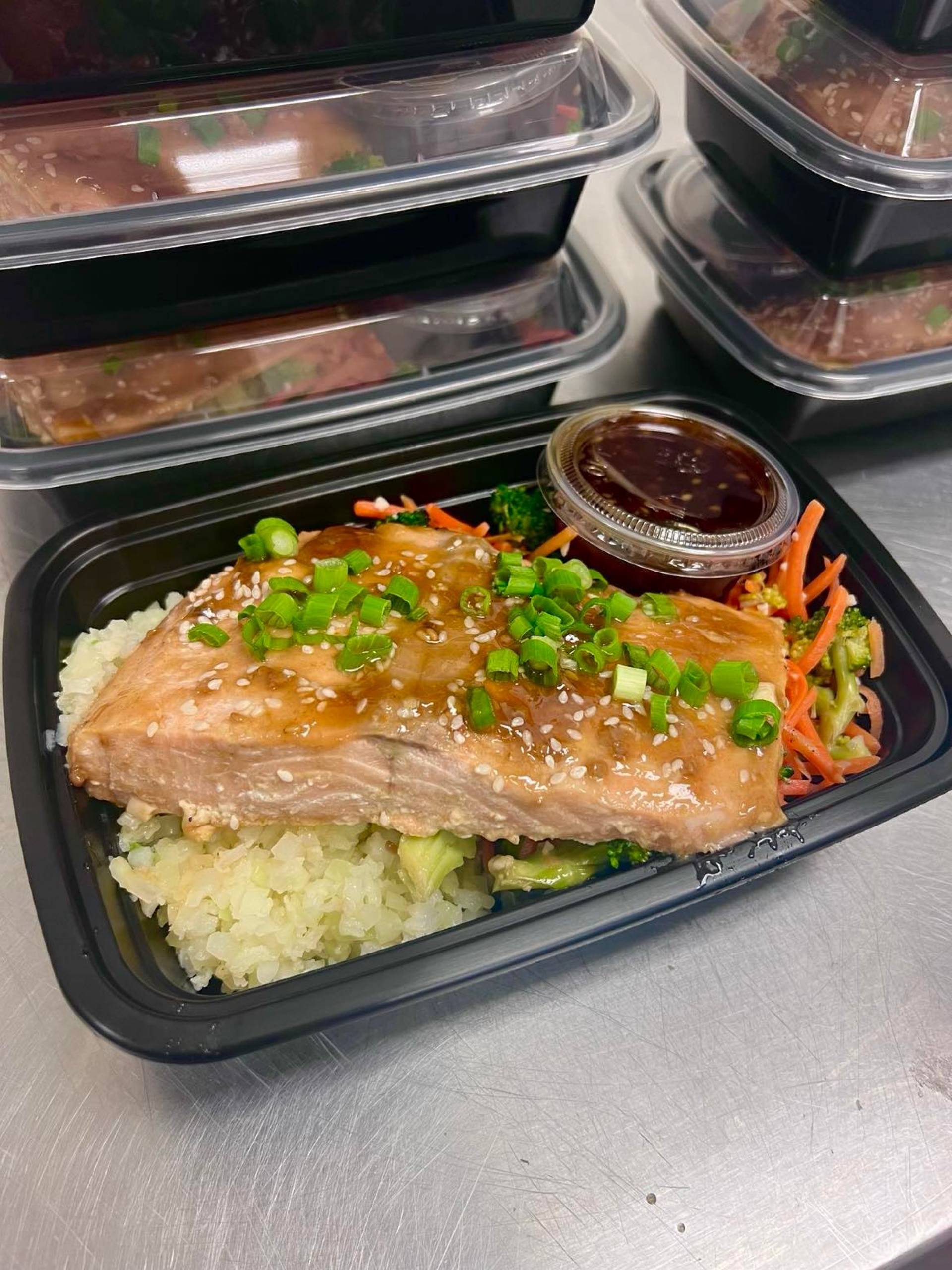 Teriyaki Salmon Bowl w/ cauli-rice