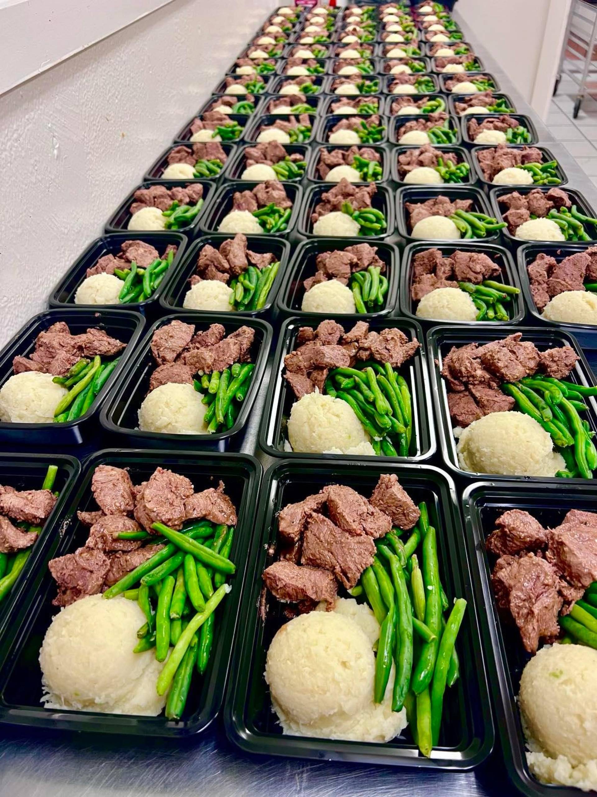 Filet Steak Bites with Cauli-Potato Mash and Green beans