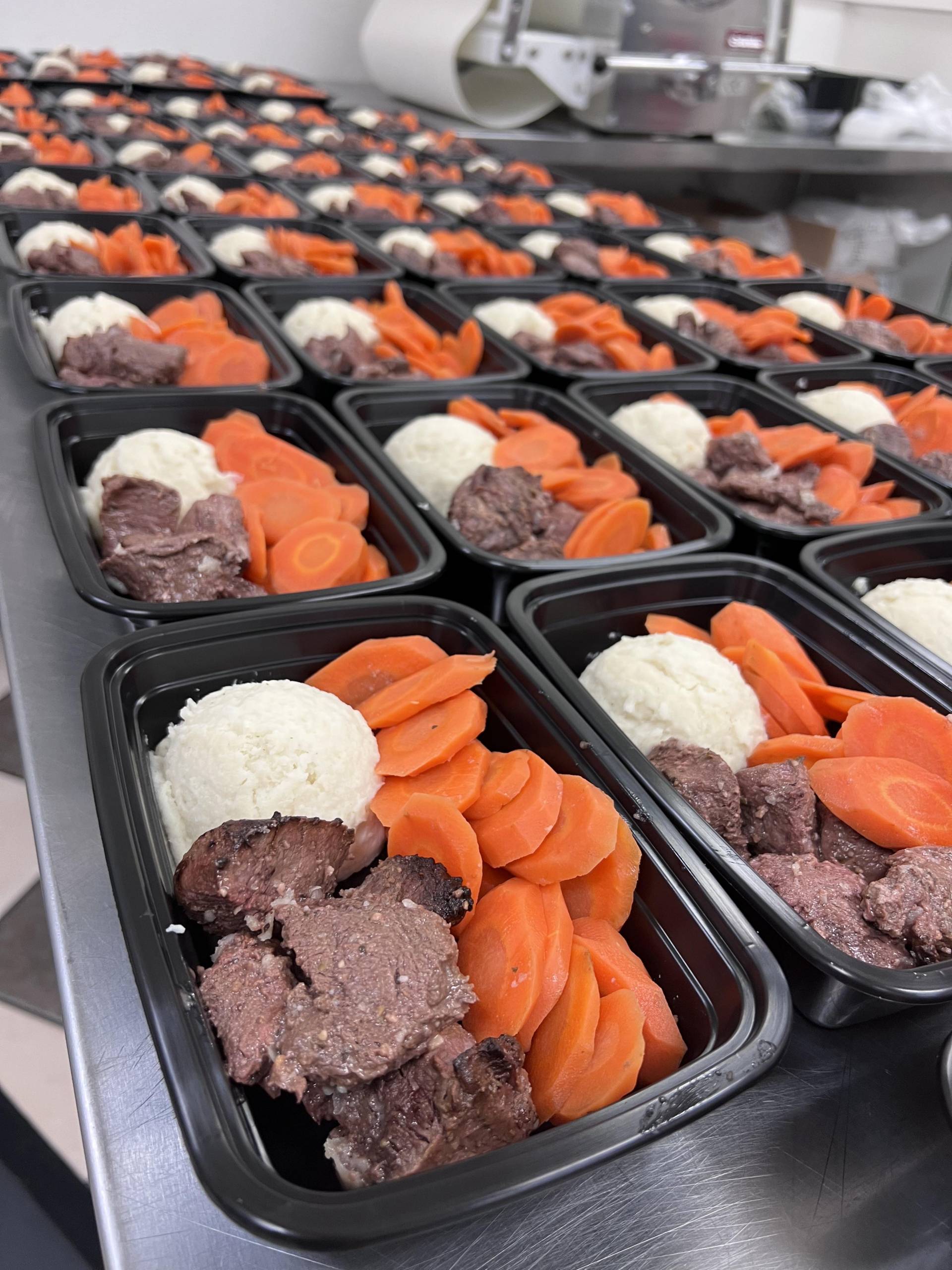 Balsamic Steak Bites with 50/50 Cauli-Potato Mash Carrots