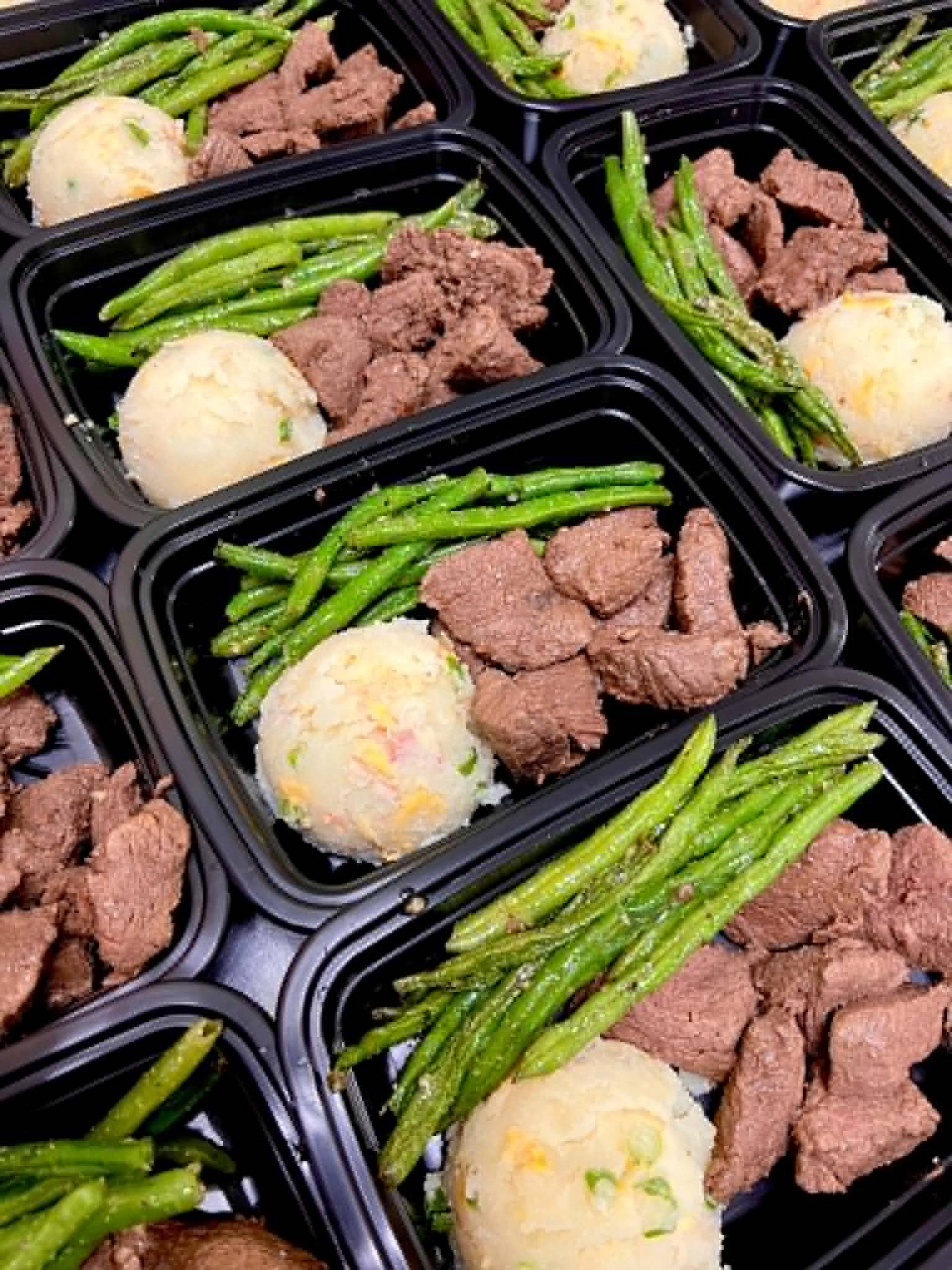 Brown Sugar Bourbon Steak Bites with Loaded Mashed Potatoes and Green Beans